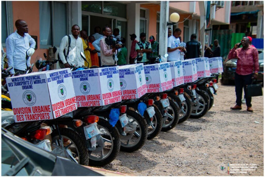 Modernisation des transports à Kinshasa : remise d’équipements aux agents de la Division urbaine des Transports
