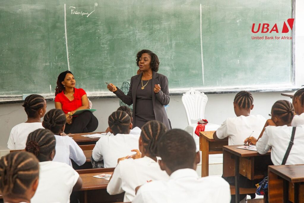 UBA célèbre le mois de la Femme : Gisele Bondo encourage les jeunes filles à croire en leurs études et à viser l’excellence