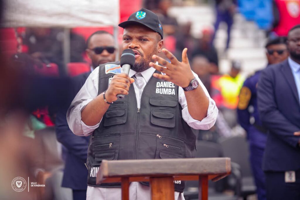 Kinshasa : Face à la recrudescence des kidnappings, Daniel Bumba annonce l’identification numérique obligatoire des taxis et renforce le contrôle routier