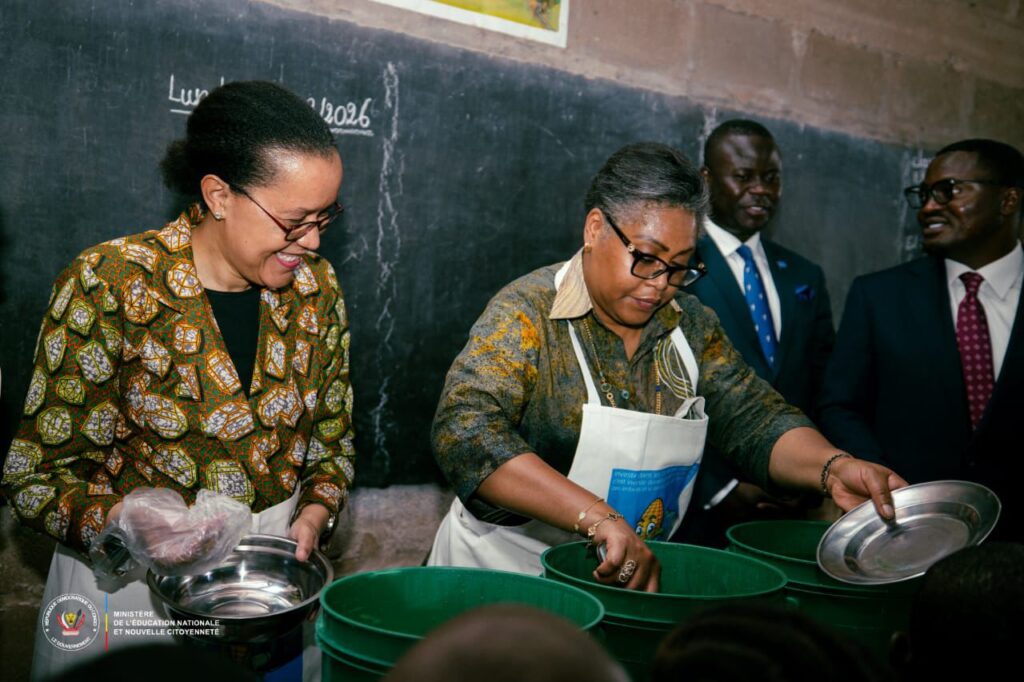 Cantines scolaires en RDC : Judith Suminwa exige l’accélération de la mise en œuvre du programme national