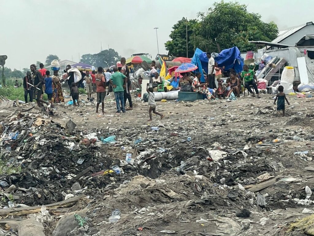 Kinshasa : Vandalisme ciblé contre un poste de police à Pakadjuma