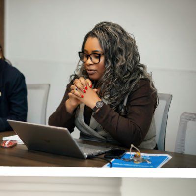 Interview exclusive avec Tracy Ntumba : « Si on ne vous donne pas une chaise autour de la table de décision, ramenez votre propre tabouret »