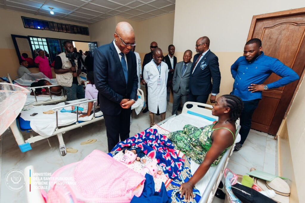 RDC : le ministre Roger Kamba inaugure des structures sanitaires et renforce la couverture santé universelle