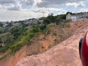 Mont-Ngafula : l’érosion coupe la commune en deux et isole la Cité Verte