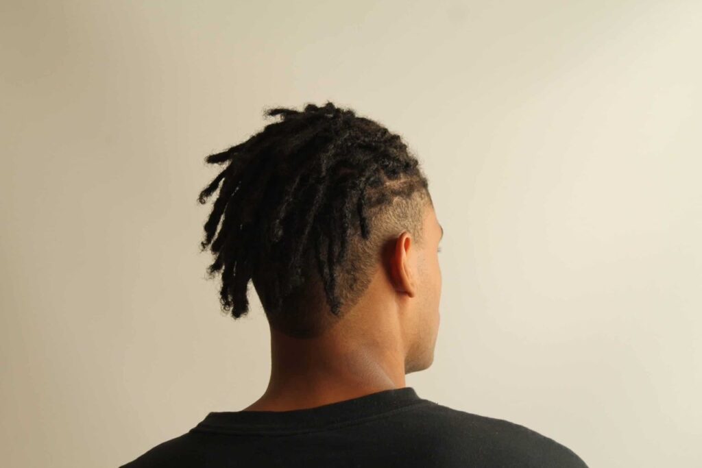 « Il ne s’agit pas d’une violation de la loi » : Félix Tshisekedi met fin aux arrestations liées aux cheveux crépus et dreadlocks et appelle à une police plus responsable