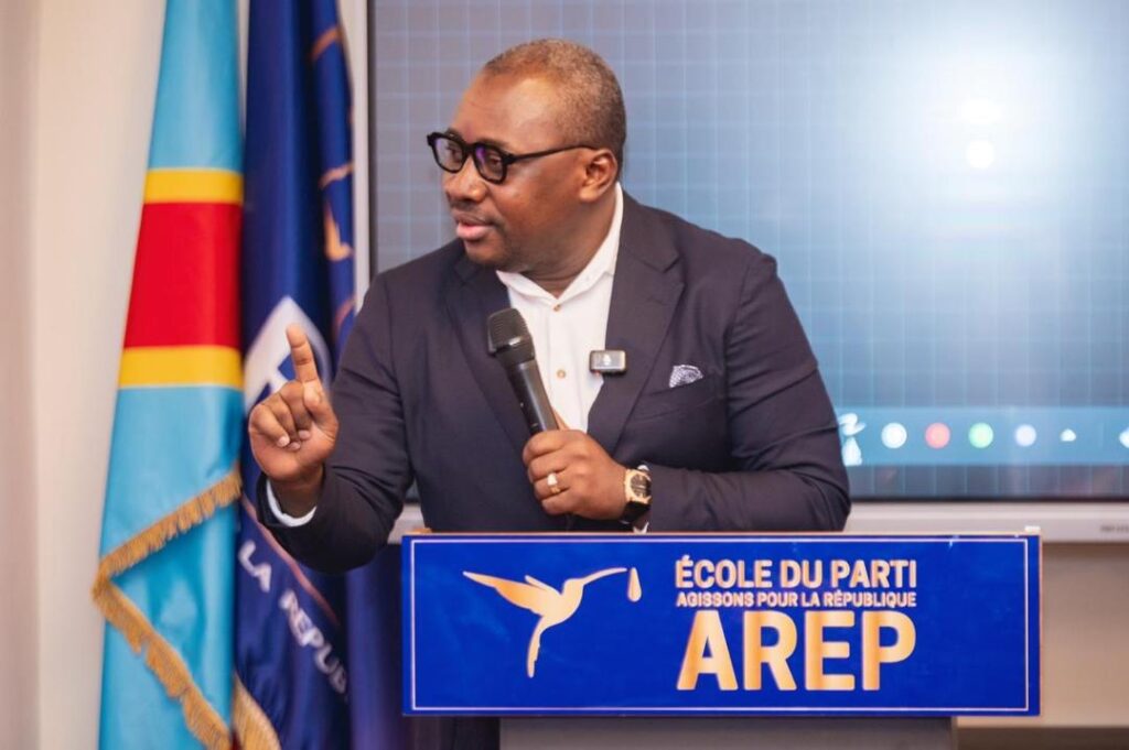 AREP – École du parti : Guy Loando Mboyo mise sur la formation d’une élite politique responsable