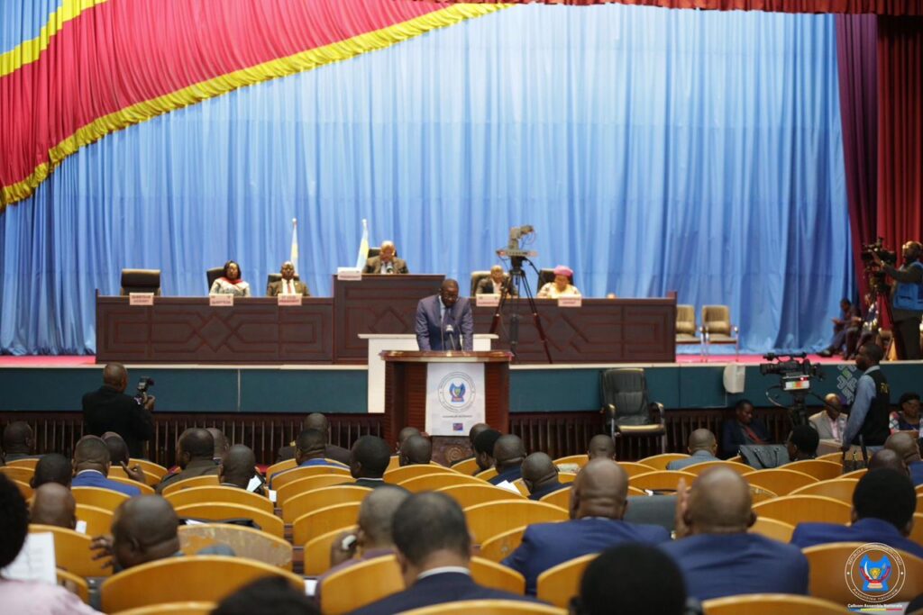 Assemblée Nationale : Éric Tshikuma interpelle le Gouvernement sur la protection environnementale dans le secteur minier