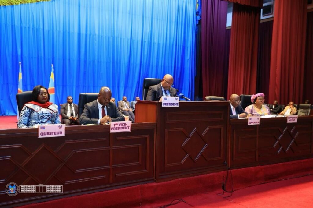 Assemblée nationale : Aimé Boji condamne les massacres en Ituri et salue l’exploit des Léopards