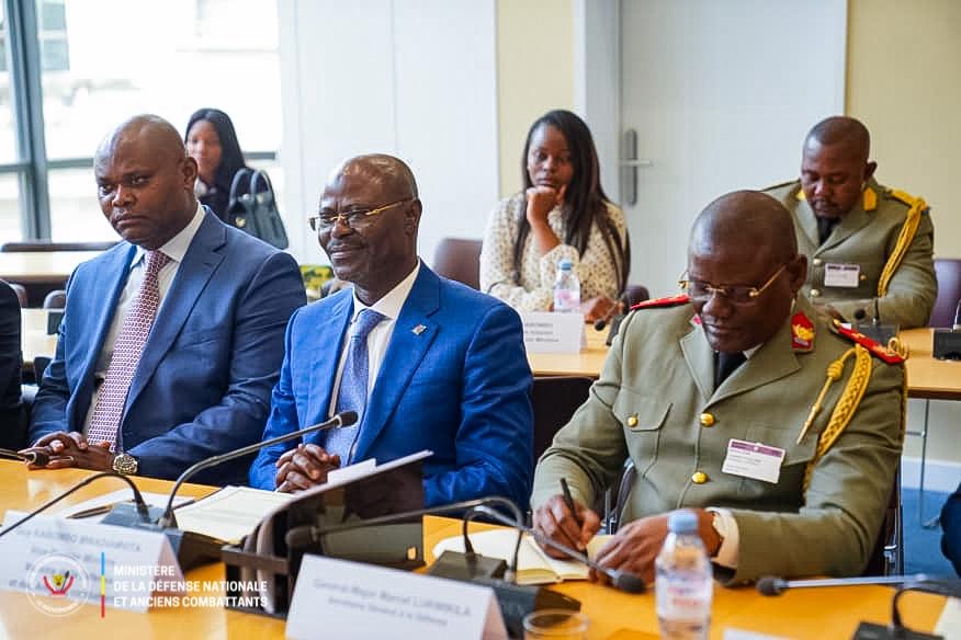Coopération militaire : Guy Kabombo intensifie les échanges stratégiques entre Kinshasa et Paris