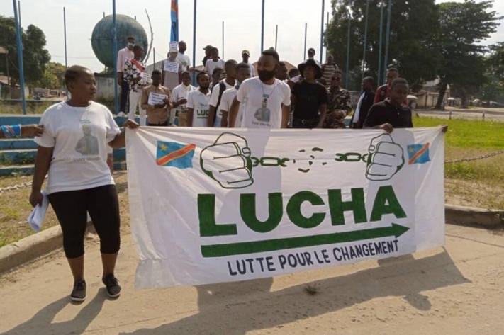 La Lucha conteste l’accueil de migrants expulsés des États-Unis et alerte sur les priorités nationales