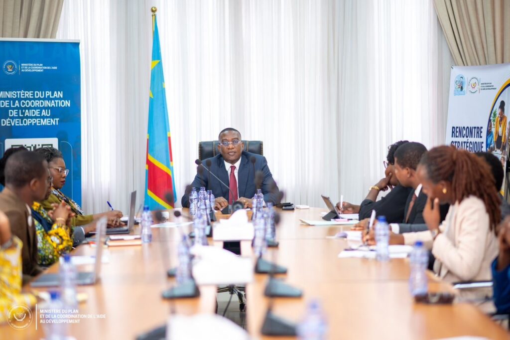 Kinshasa : Guylain Nyembo échange avec la jeunesse d’Edu-Connect sur l’emploi, l’entrepreneuriat et l’implication des jeunes dans les politiques publiques