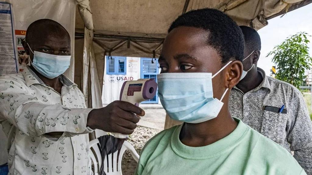 Ouganda : deux nouveaux soignants testés positifs à Ebola, la riposte régionale se renforce