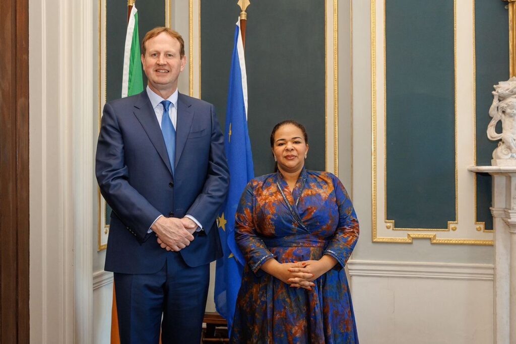 Dublin : Thérèse Kayikwamba échange avec le ministre irlandais de la Justice sur l’affaire Yves Sakila