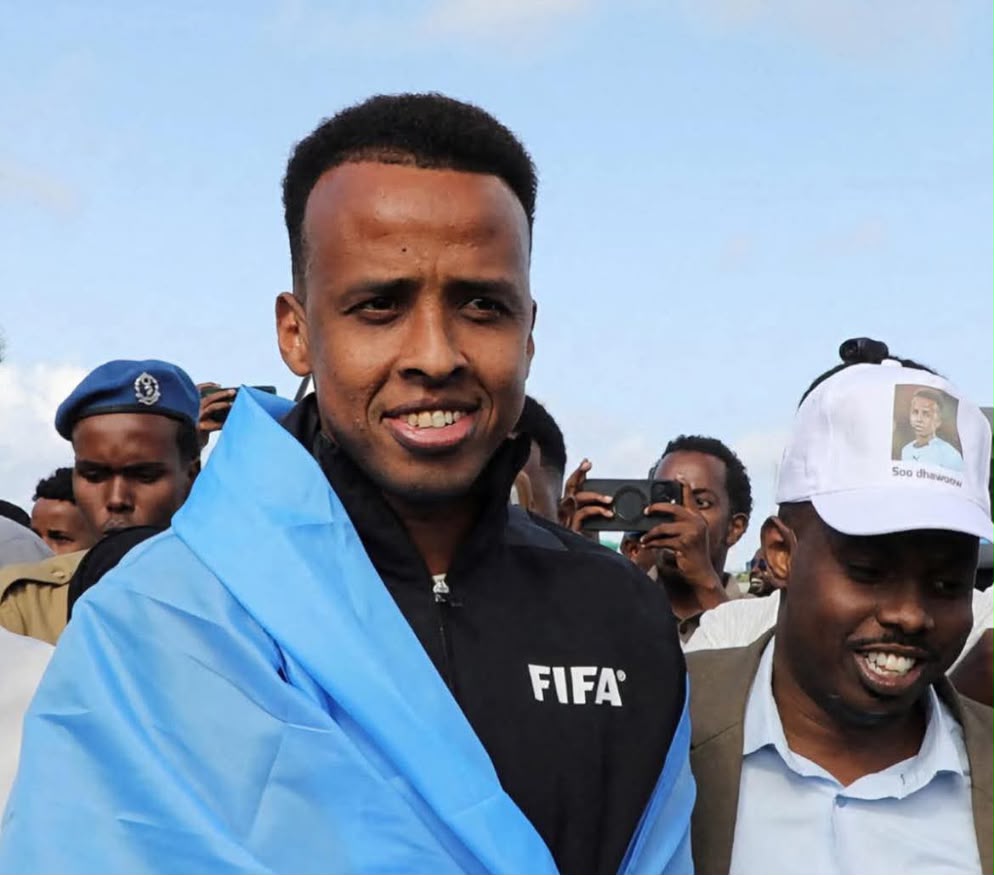 Mondial 2026 : refoulé par les États-Unis, l’arbitre somalien Omar Artan accueilli en héros à Mogadiscio