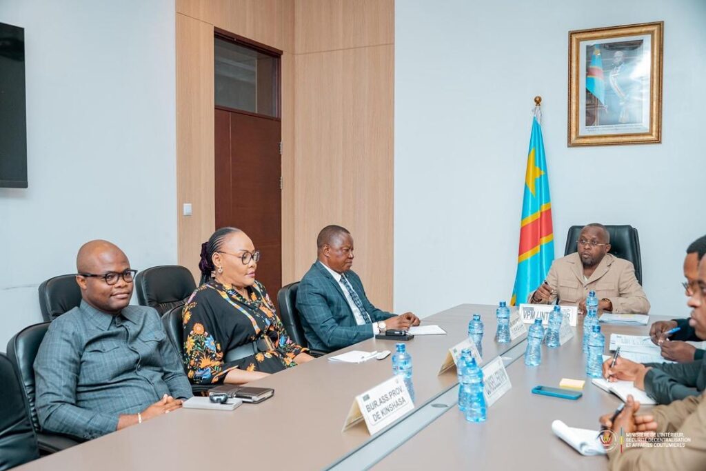 Kinshasa : le VPM Jacquemain Shabani appelle à une gouvernance renforcée et à une mobilisation contre l’insalubrité