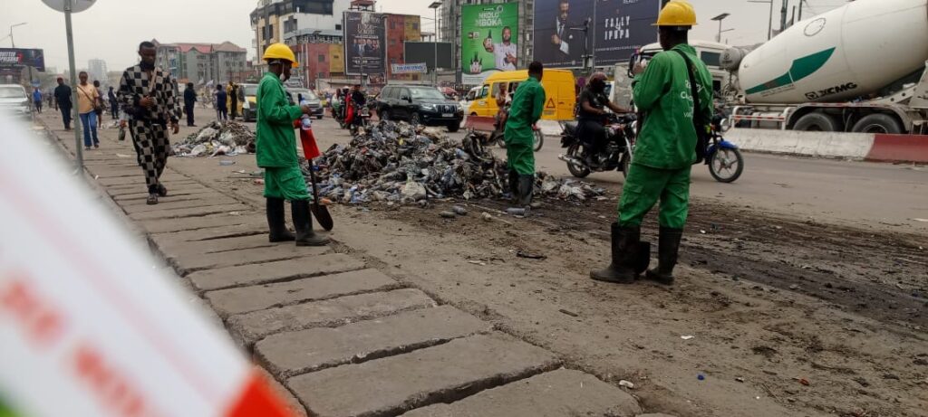 Rond-point Huilerie : les autorités intensifient les opérations de déguerpissement et d’assainissement pour rétablir l’ordre urbain