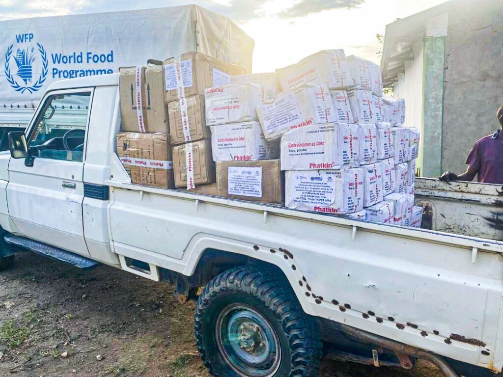 Riposte contre Ebola : près de 490 tonnes de médicaments et d’intrants mobilisées en Ituri et au Nord-Kivu
