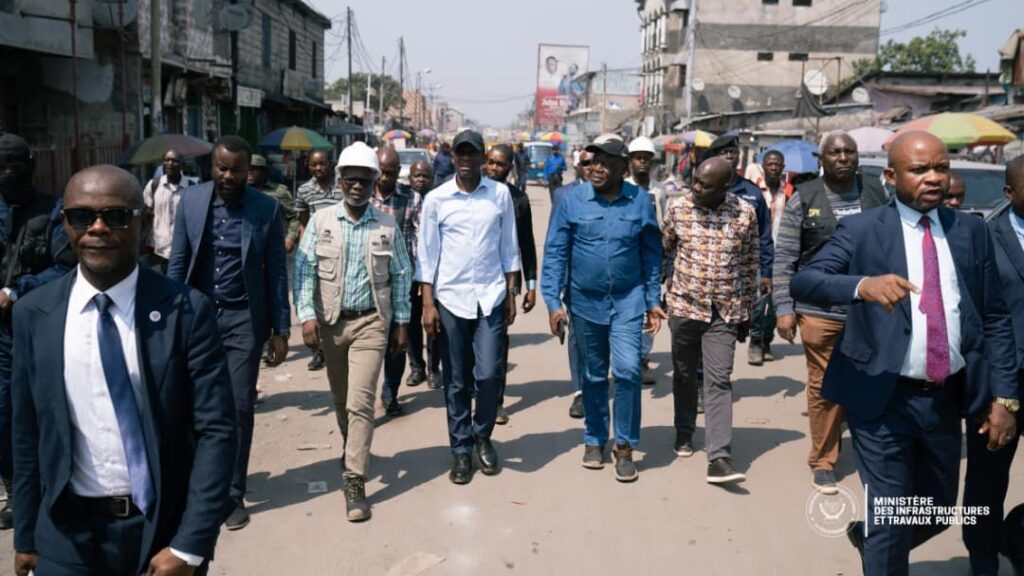 Kinshasa : John Banza accélère les travaux sur l’avenue Kianza et maintient l’objectif de livraison dans 45 jours