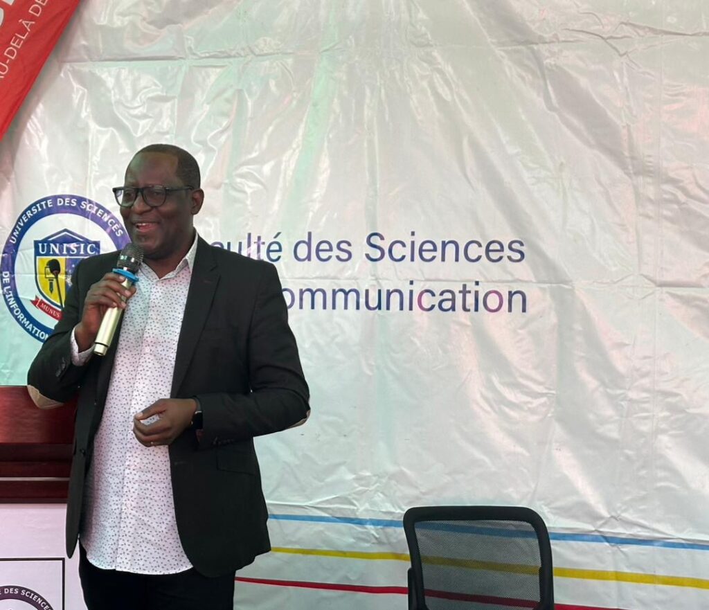 « Ne cherchez jamais de raccourcis, commencez toujours par le pied de l’échelle », exhorte Serge Gambembo aux étudiants de l’UNISIC