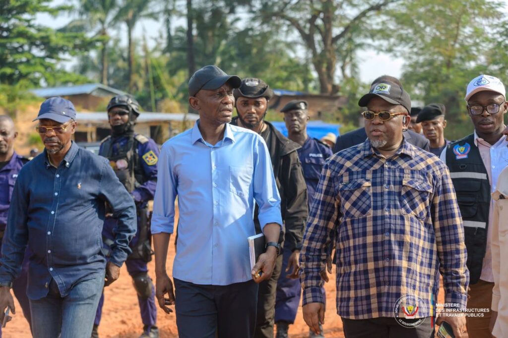 Caravane infrastructurelle sur la RN1 : John Banza lance un marathon d’inspection entre Kinshasa et Kikwit pour accélérer les chantiers routiers