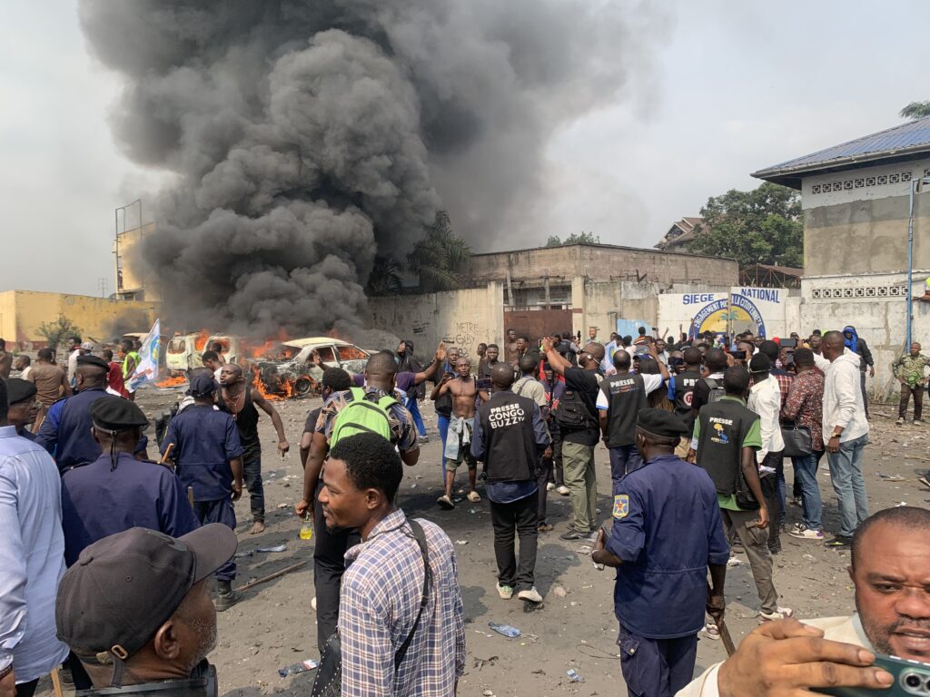 Kinshasa sous tension : affrontements entre militants de l’opposition et la police sur le boulevard Triomphal