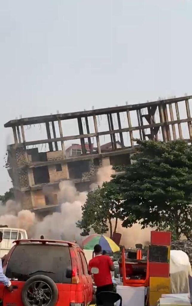 Kinshasa : les bulldozers frappent encore, un immeuble de plusieurs étages réduit en poussière