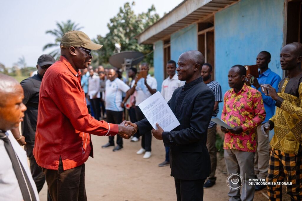 Sankuru : Daniel Mukoko Samba en visite à l’ISEA et sur plusieurs chantiers agricoles et routiers sur la RN7