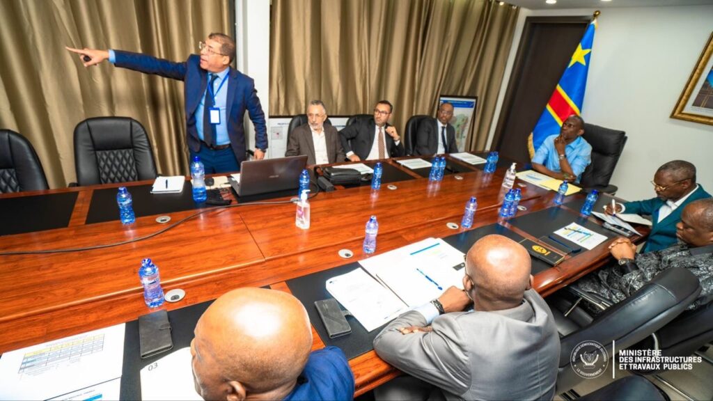RN1 Kamuesha-Kananga : les travaux franchissent un cap, le gouvernement exige une accélération avant la saison sèche