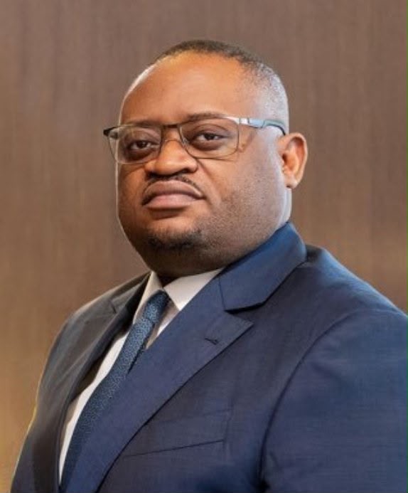 RDC : Laddy Yangotikala évalue les membres du gouvernement Suminwa, Doudou Fwamba décroche le « maillot jaune »