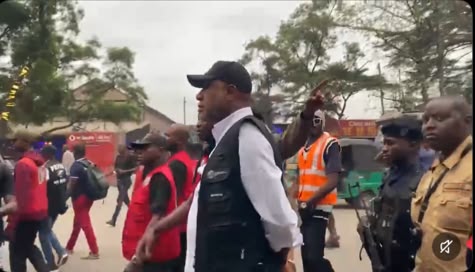 Kinshasa : une opération de démolition des terrasses installées sur l’emprise publique lancée à Kalamu