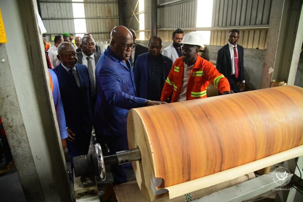 RDC–Gabon : à Nkok, Félix Tshisekedi explore un modèle de transformation du bois susceptible d’inspirer la filière congolaise