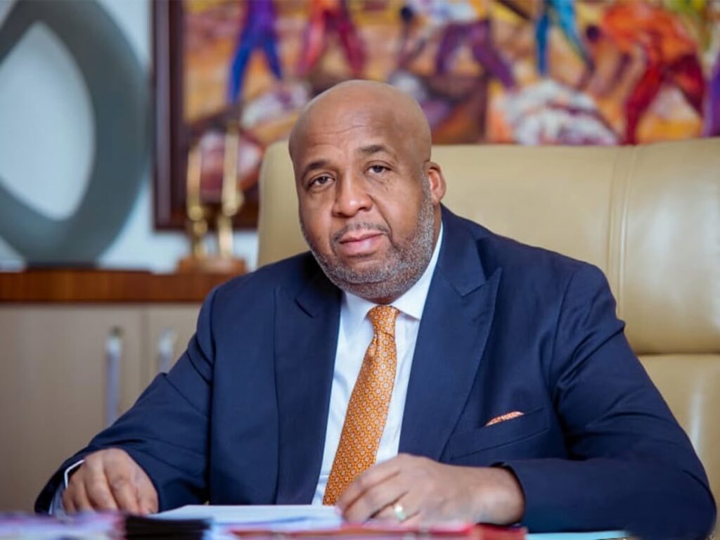 Eau et électricité : en un an, le ministère de Molendo met en avant 16 centrales relancées, 330 000 m³/jour visés et 91,89 millions USD mobilisés à Kinshasa