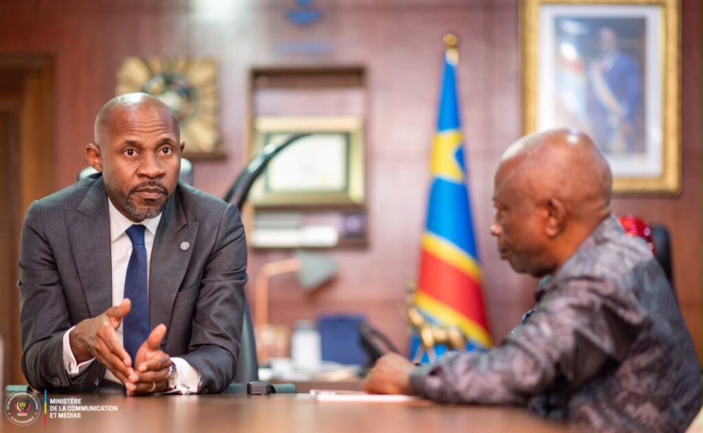 Médias : Patrick Muyaya et l’ANECO examinent les défis de la presse écrite en RDC