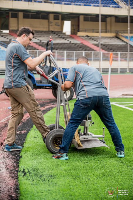 Stade des Martyrs : la nouvelle pelouse synthétique franchit une première étape vers son homologation