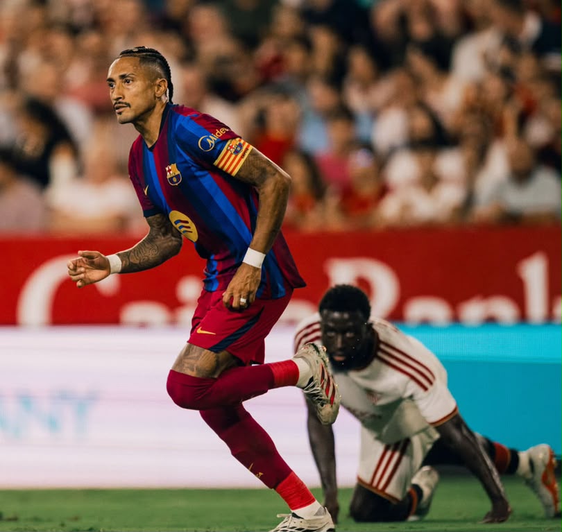 Liga : Raphinha signe un triplé et le Barça renverse Séville au terme d’un nouveau festival offensif