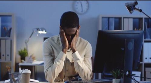 L’obsession du « succès rapide » chez les jeunes : quand la réussite devient une course contre le temps