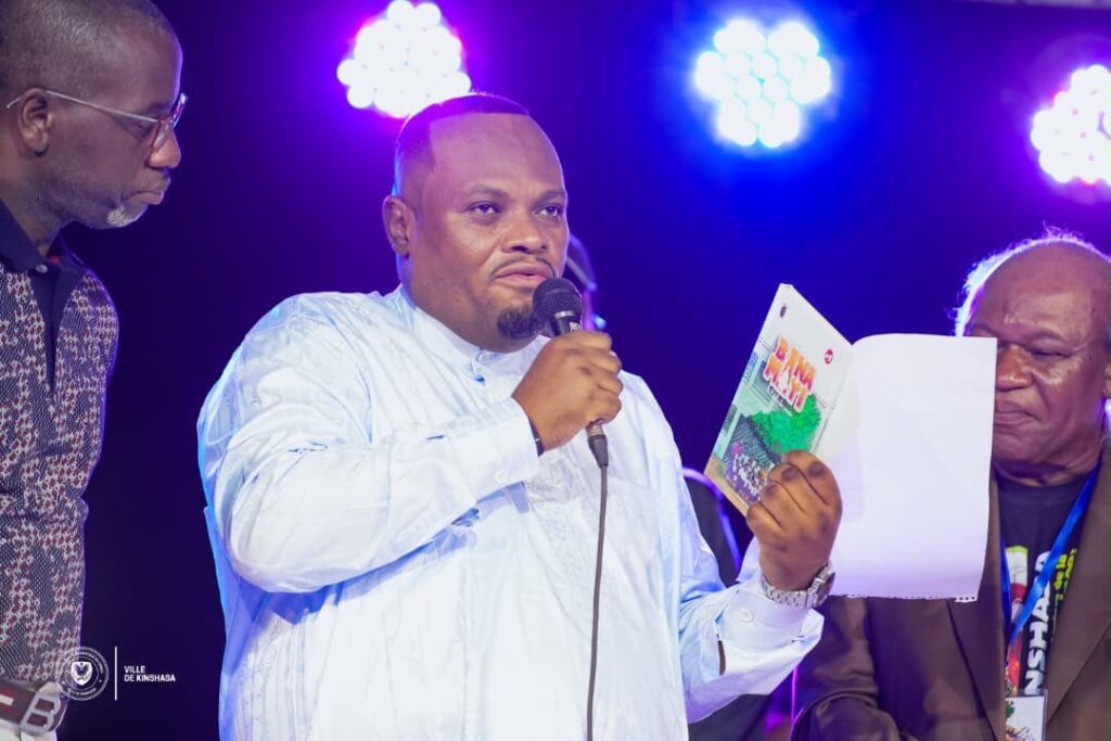 Kinshasa : Daniel Bumba clôture le SABDAM et appelle les artistes à sensibiliser sur les enjeux urbains