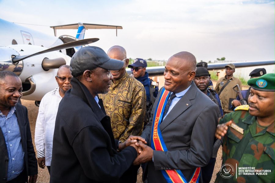 Kasaï : John Banza annonce les prochaines étapes des travaux sur les axes Tshikapa-Kananga, l’aéroport et Kandjaji