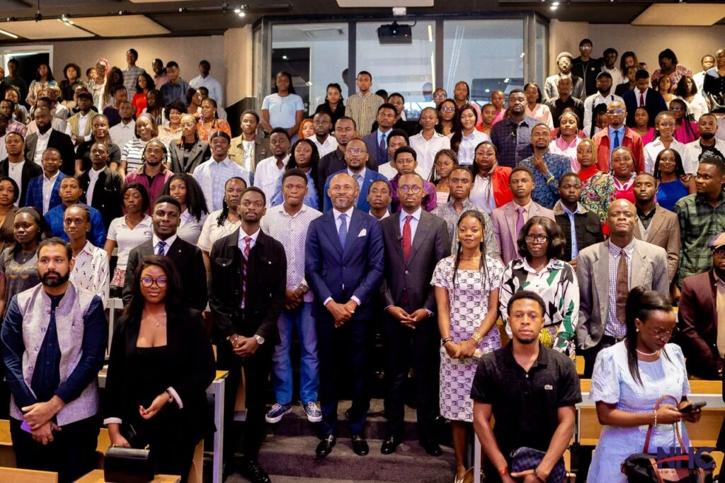 Kinshasa : New Hope College met la jeunesse face à l’expérience de Patrick Muyaya lors de « Tell Us More »