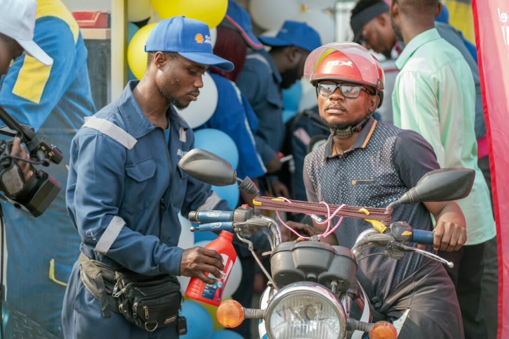 Kinshasa : Engen DRC inaugure son premier kiosque de vidange dédié aux motos et lance l’huile à moteur Shell Advance