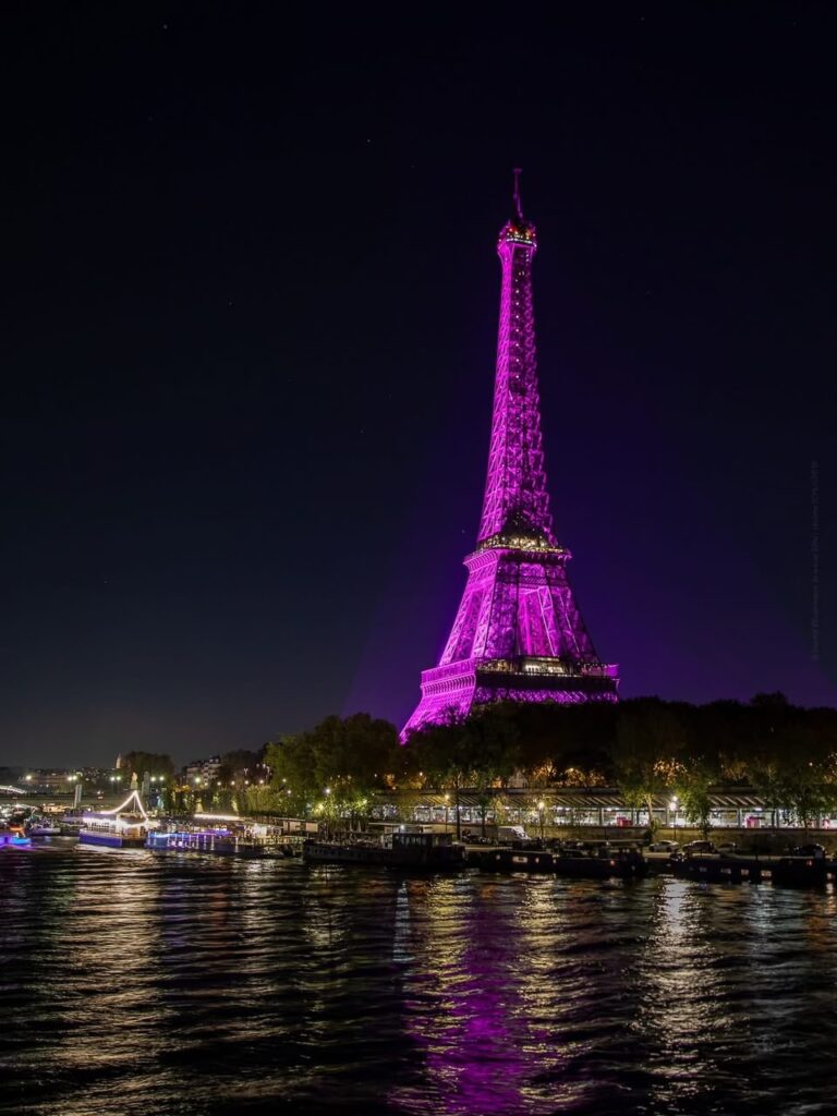Octobre Rose : la Tour Eiffel s’illumine en rose pour lancer la campagne de lutte contre le cancer du sein