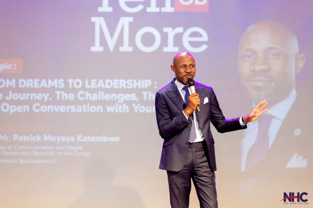 « Les grands défis façonnent les grands hommes » : Patrick Muyaya revient sur son parcours devant la jeunesse de New Hope College