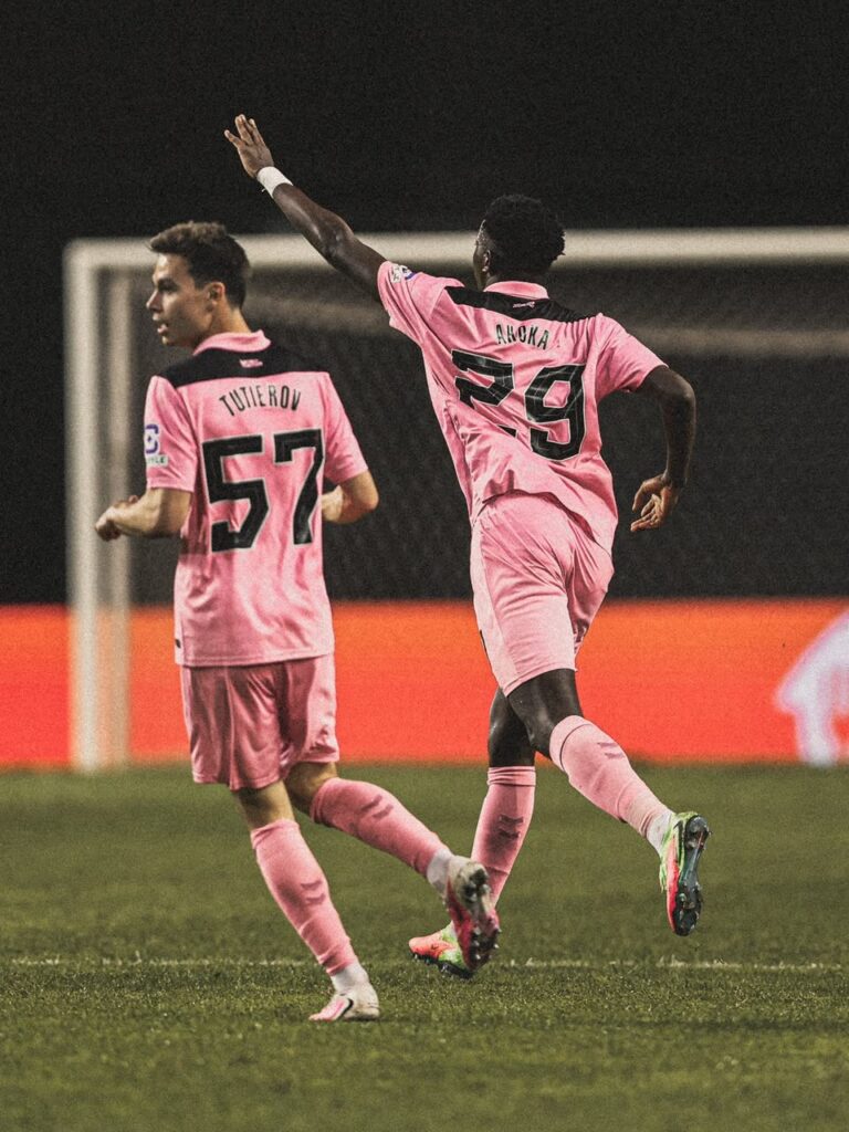 Sunderland : Jules Ahoka et Noah Sadiki renversent Torreense et offrent la victoire aux Black Cats