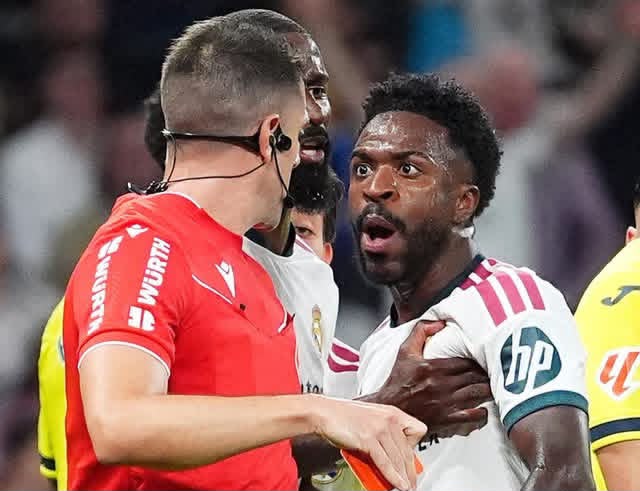 Vinícius Jr : son expulsion face à Villarreal menace sa participation au Clasico