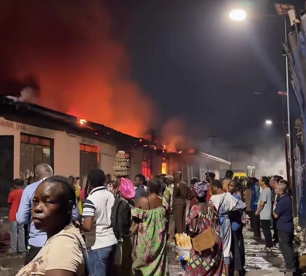 Kinshasa : un incendie ravage plusieurs maisons commerciales au marché central de Zando