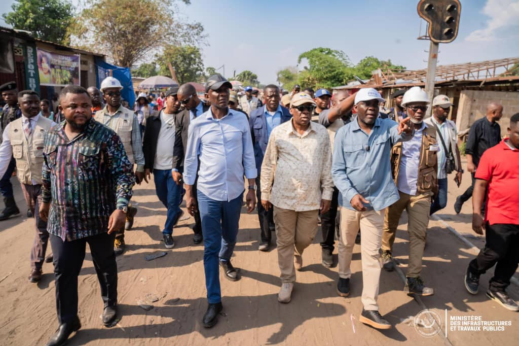 Kinshasa : John Banza Lunda lance la route Deuxième République et ordonne la relance des chantiers à l’arrêt