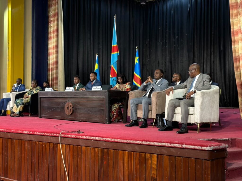 Kinshasa : le Parlement des étudiants ouvre le débat sur 30 ans de guerre, d’impunité et de responsabilité pour l’avenir de la RDC