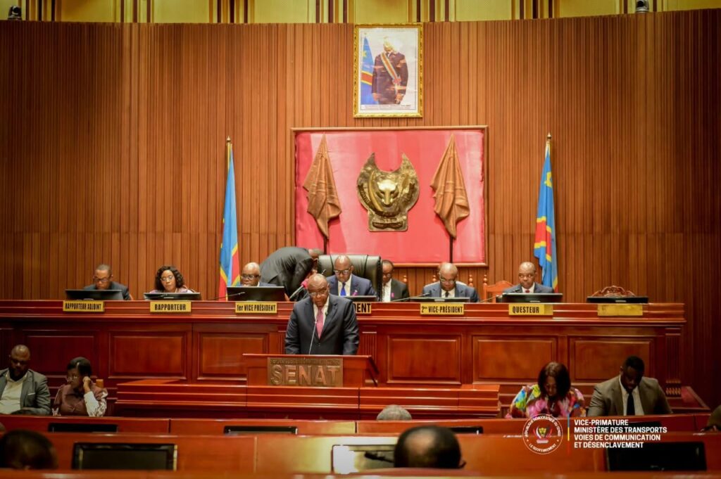 Sénat : Jean-Pierre Bemba détaille les réformes des transports et les pistes d’enquête sur le crash de Kenge